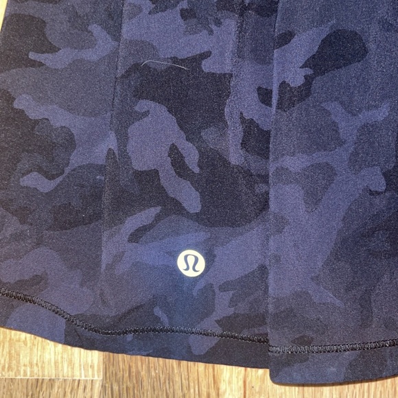 Lulu Lemon Pace Rival Mid-Rise Skirt Camo size 6 or 8 the tag is ripped out - Picture 4 of 5